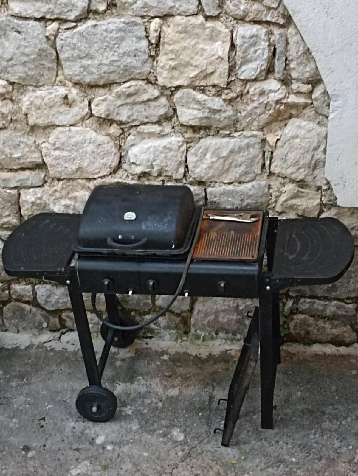Kamp Seosko Domacinstvo Radman Ξενοδοχείο Χέρτσεγκ Νόβι Εξωτερικό φωτογραφία
